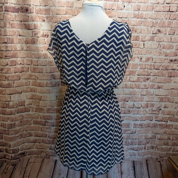 Speechless Chevron Pattern Mini Dress Flutter Sleeves Elastic Waist Size Small - Picture 6 of 10